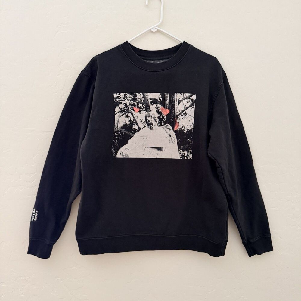 Taylor Swift Lover Home Is Where the Heart Is Crewneck Sweatshirt XL Black